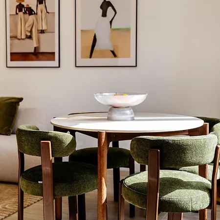 Stylish Modern In Prime Location Apartament